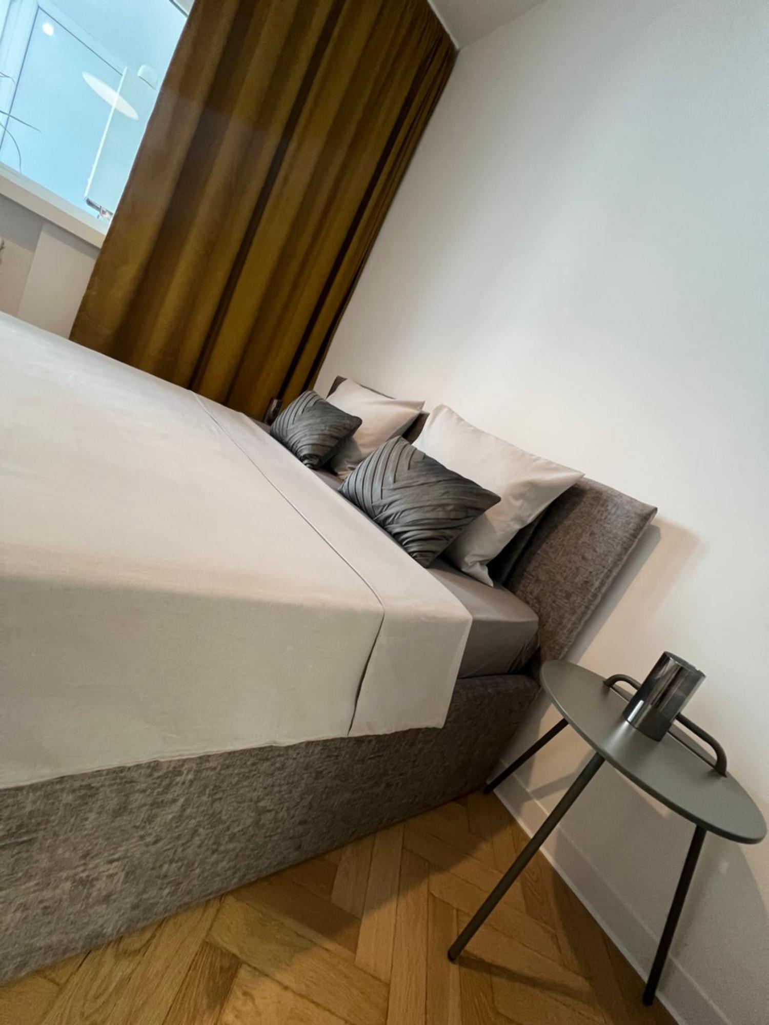Bucharest City Center Apt Victoriei St Esterno foto